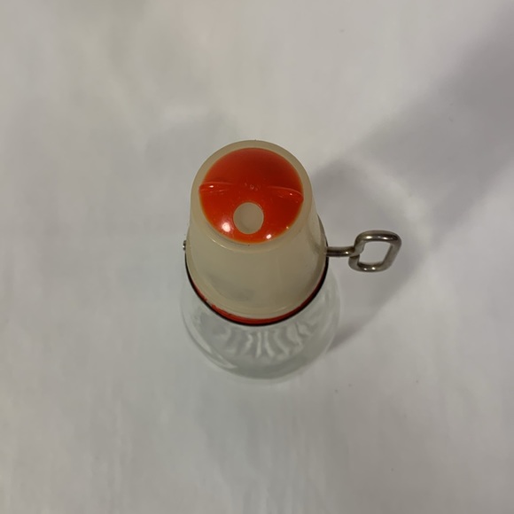 Vintage Glass Nut Spice Red Grinder Turnkey with Plastic Measuring Cup Lid - Picture 4 of 10
